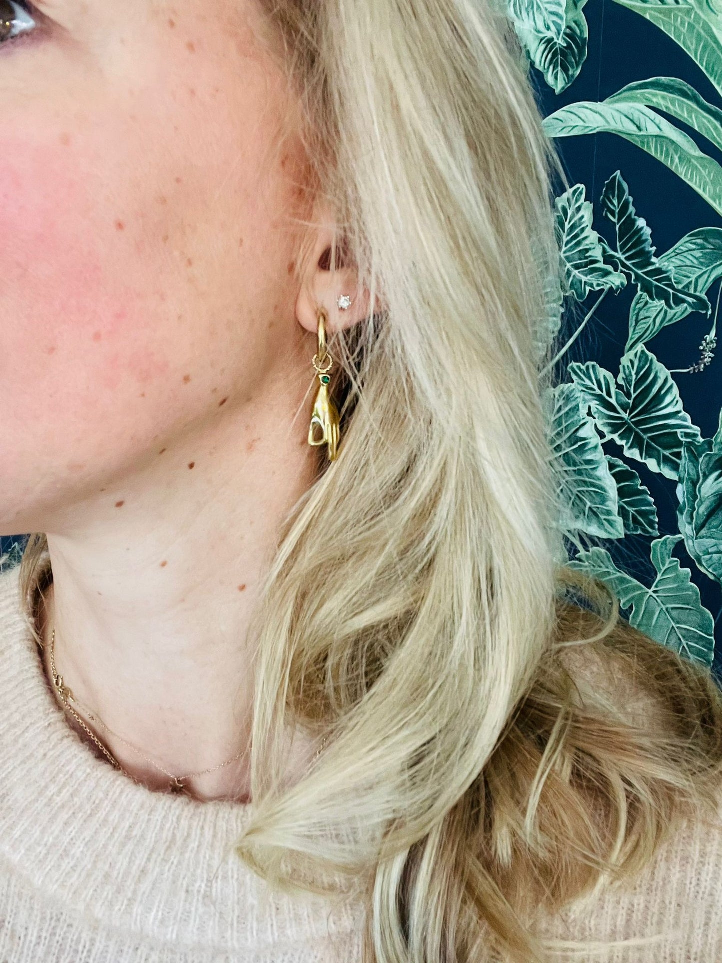 Oorbellen handsymbool goud